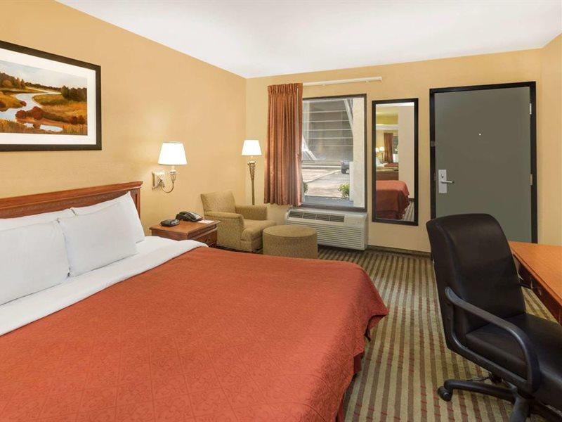 Howard Johnson By Wyndham Chattanooga Lookout Mountain I-24 Exterior photo
