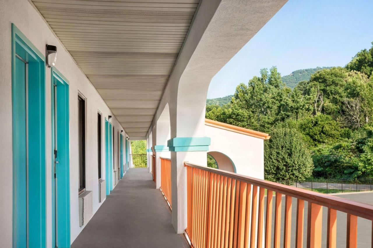 Howard Johnson By Wyndham Chattanooga Lookout Mountain I-24 Exterior photo