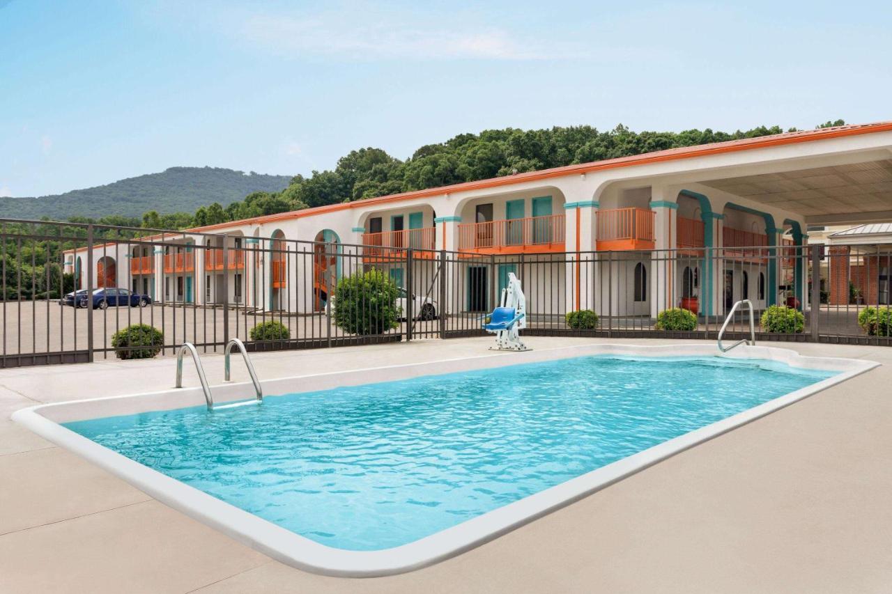 Howard Johnson By Wyndham Chattanooga Lookout Mountain I-24 Exterior photo
