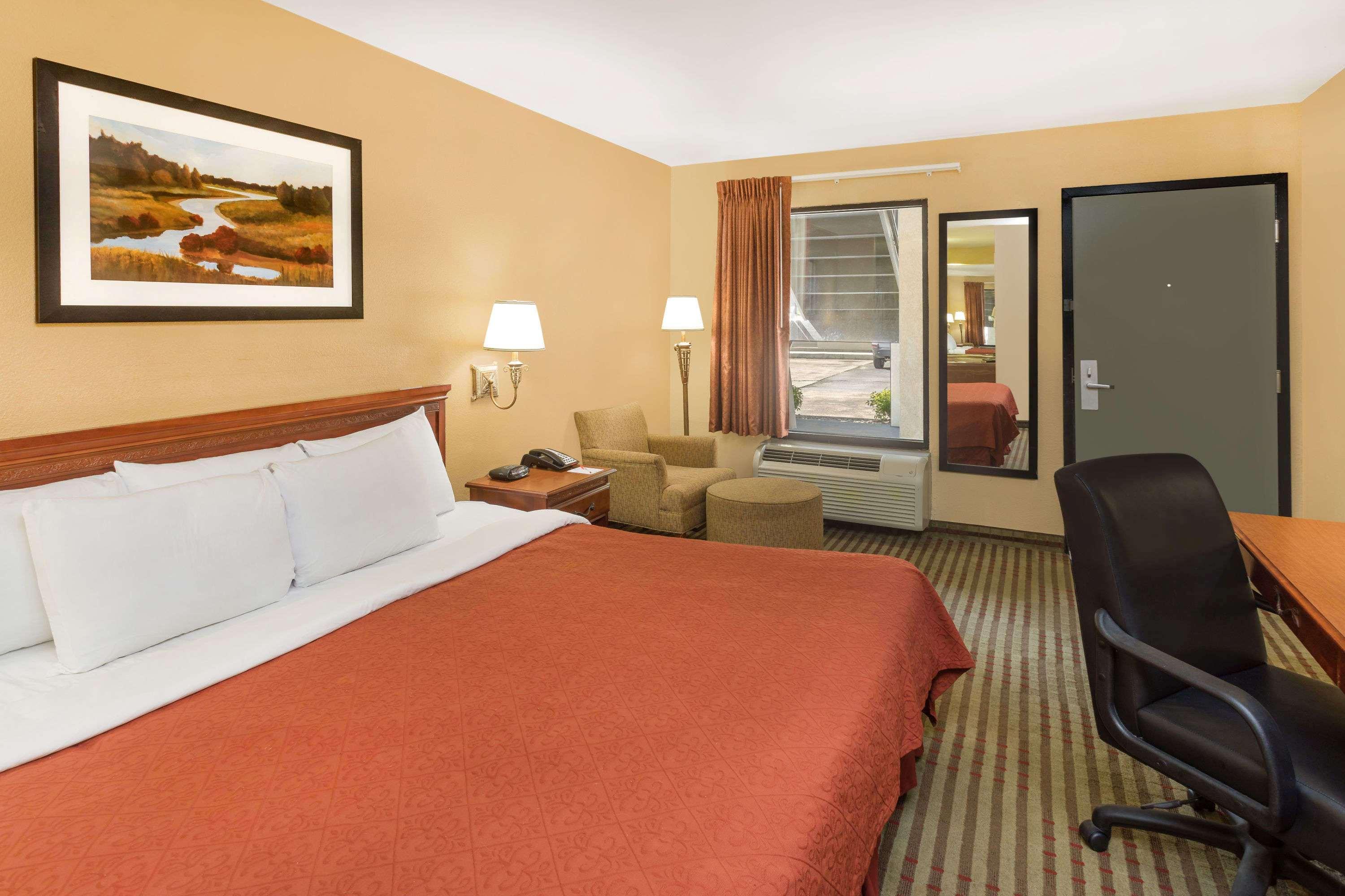 Howard Johnson By Wyndham Chattanooga Lookout Mountain I-24 Exterior photo