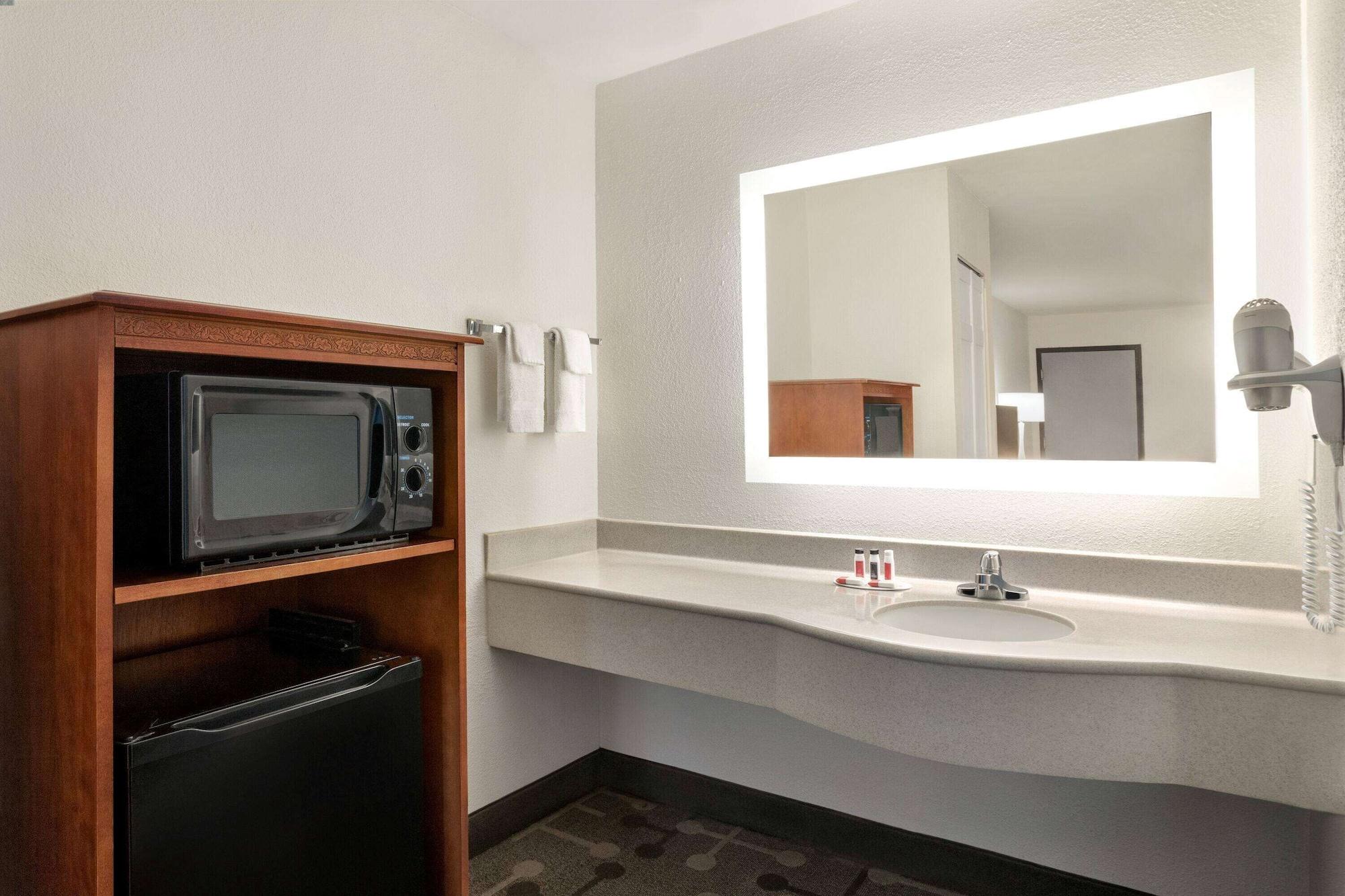 Howard Johnson By Wyndham Chattanooga Lookout Mountain I-24 Exterior photo