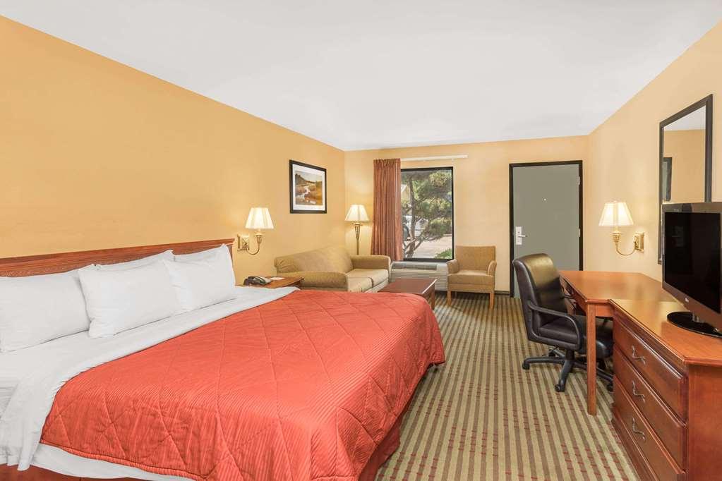 Howard Johnson By Wyndham Chattanooga Lookout Mountain I-24 Room photo