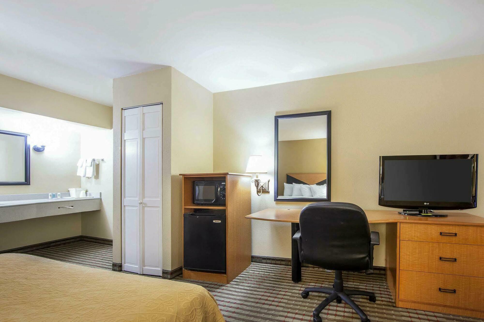 Howard Johnson By Wyndham Chattanooga Lookout Mountain I-24 Exterior photo